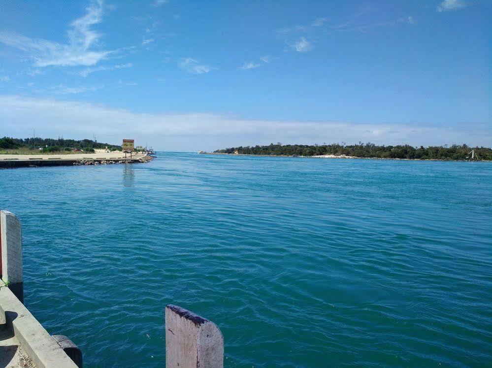 Abel Tasman Waterfront Motel Лейкс-Энтранс Экстерьер фото